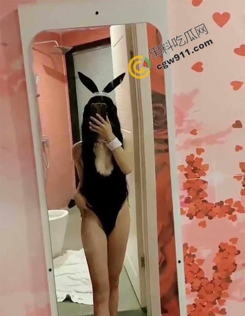 湖南人妻【赵亚娜】情趣酒店偷情视频曝光!翘臀巨乳美妇穿性感丝袜,被老公兄弟猛烈操,淫声四起