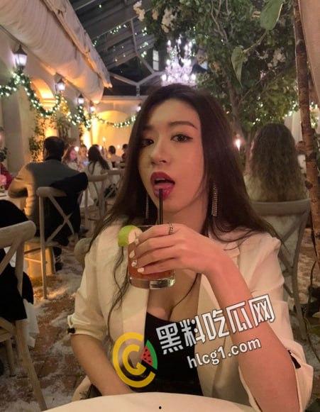 江苏大学高颜值女神和金主爸爸的大尺度自拍泄密 极品身材 真应了那句 她腿比我命都长