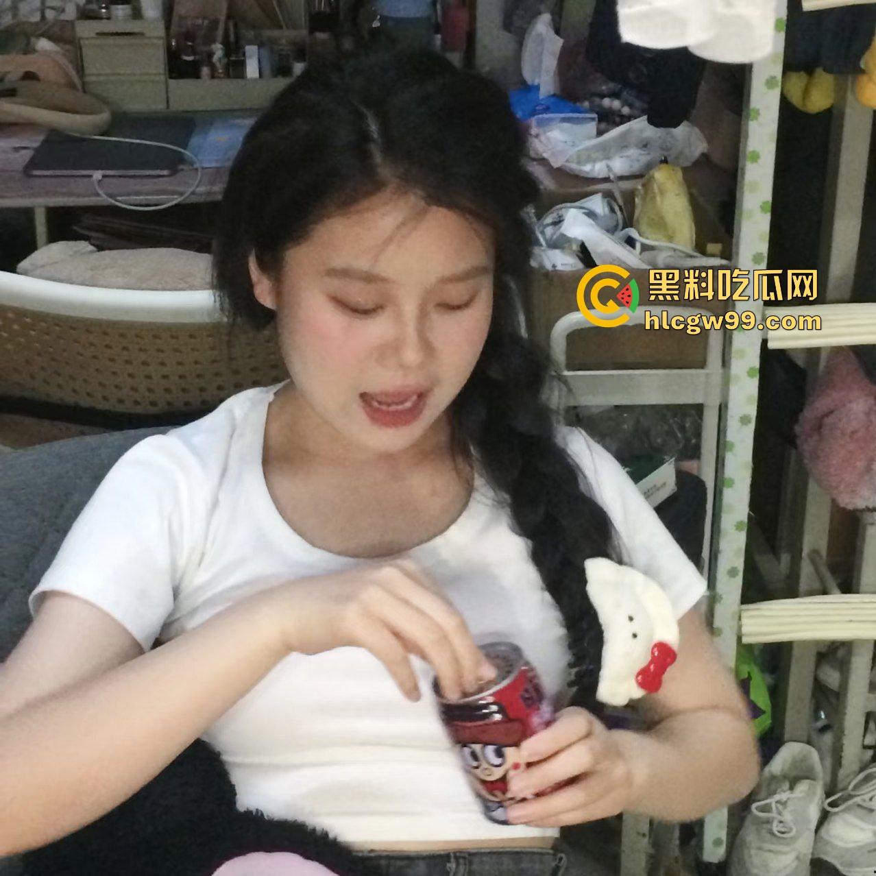 河南大专反差母狗多人肉便器【王佳怡】下课直奔酒店道具拉满,与炮友2位好兄弟玩3P爆操!