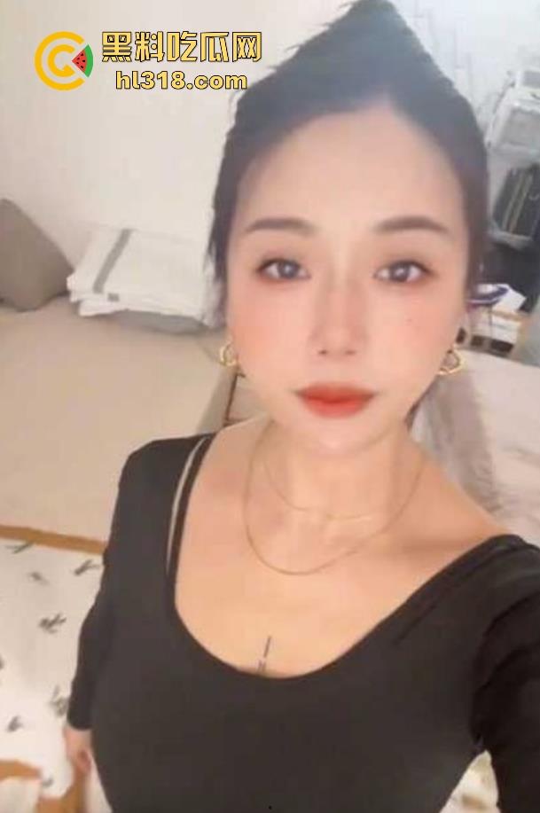 多年未见的骚妈妈沦为大鸡巴儿子的性奴,沉沦儿子雄壮下体,享受违背伦理的苟合!