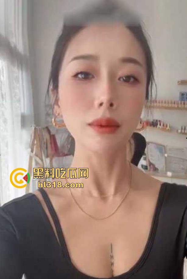 多年未见的骚妈妈沦为大鸡巴儿子的性奴,沉沦儿子雄壮下体,享受违背伦理的苟合!