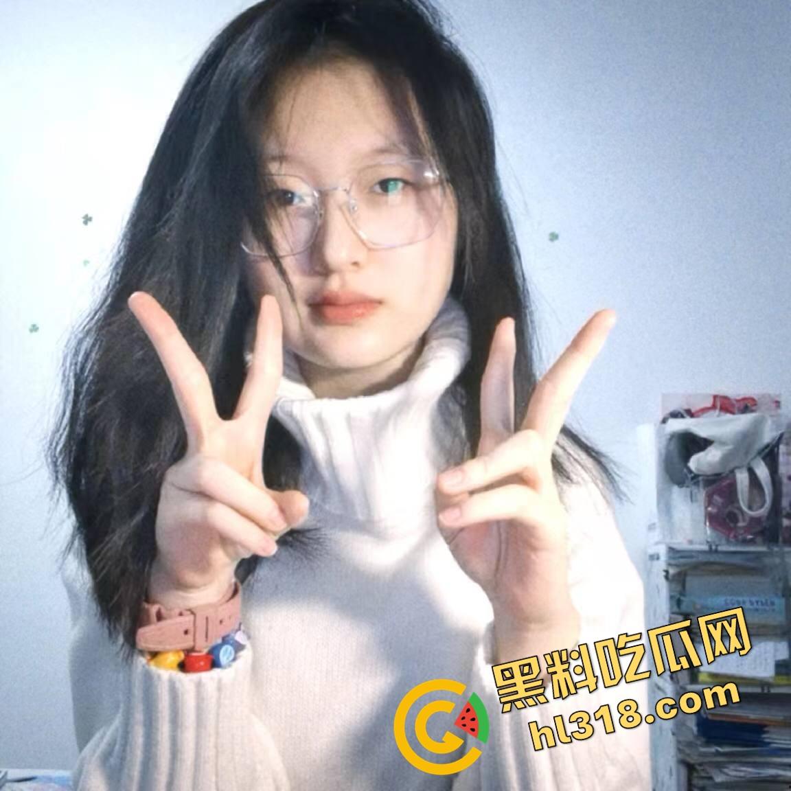 厦门大学高材生『苏婉晴』学霸眼镜妹被调教日常,每天早晚各一次,寝室打卡自慰成为生活一部分!