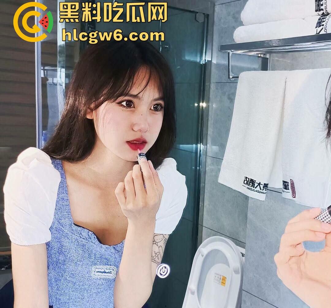 北京小情侣实习狗带劲！大四毕业刚进大厂就敢公厕开舔，回家脱光干到天亮，一晚上五次直接把女朋友腿干软！