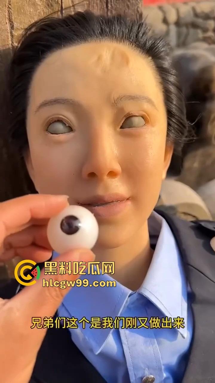 高手在民间!牛人自制毛巾纸人娃娃,硅胶保安娃娃眼珠子都吓掉了,兄弟你能不能整点阳间的玩意儿?