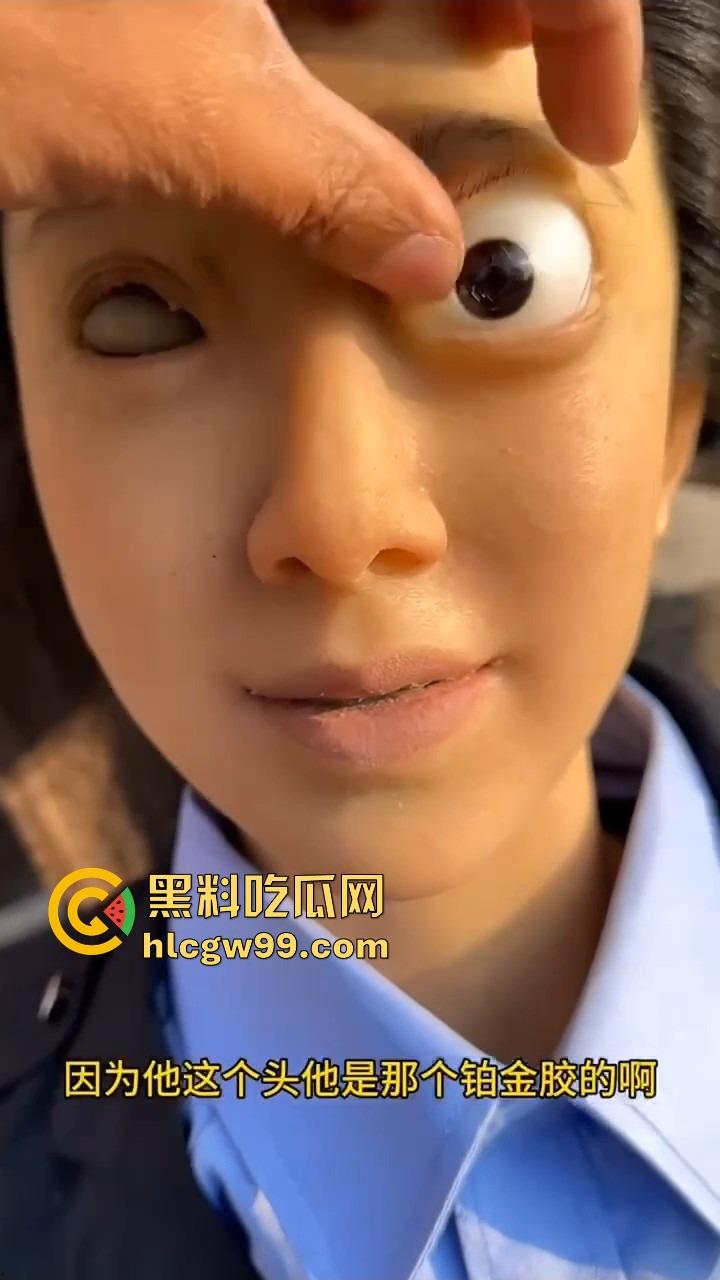 高手在民间!牛人自制毛巾纸人娃娃,硅胶保安娃娃眼珠子都吓掉了,兄弟你能不能整点阳间的玩意儿?