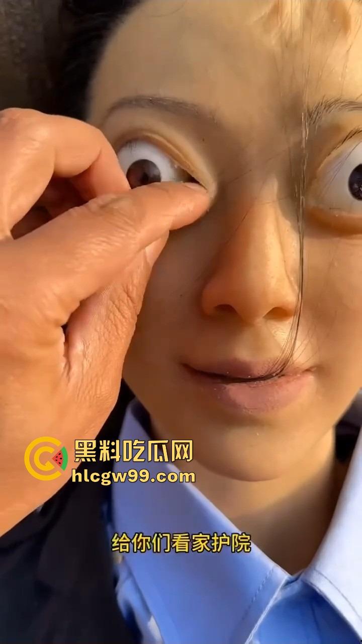 高手在民间!牛人自制毛巾纸人娃娃,硅胶保安娃娃眼珠子都吓掉了,兄弟你能不能整点阳间的玩意儿?