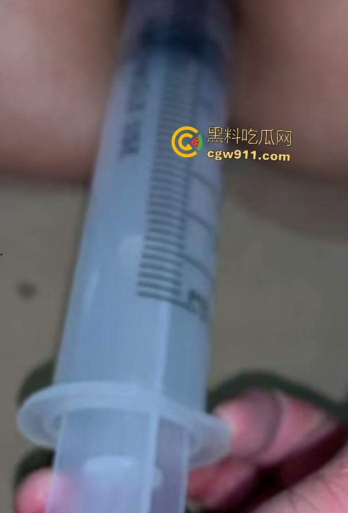 女子被变态老公戴头套连接菊花！阴道震动棒猛插喷汁，菊花连头套淫臭弥漫！