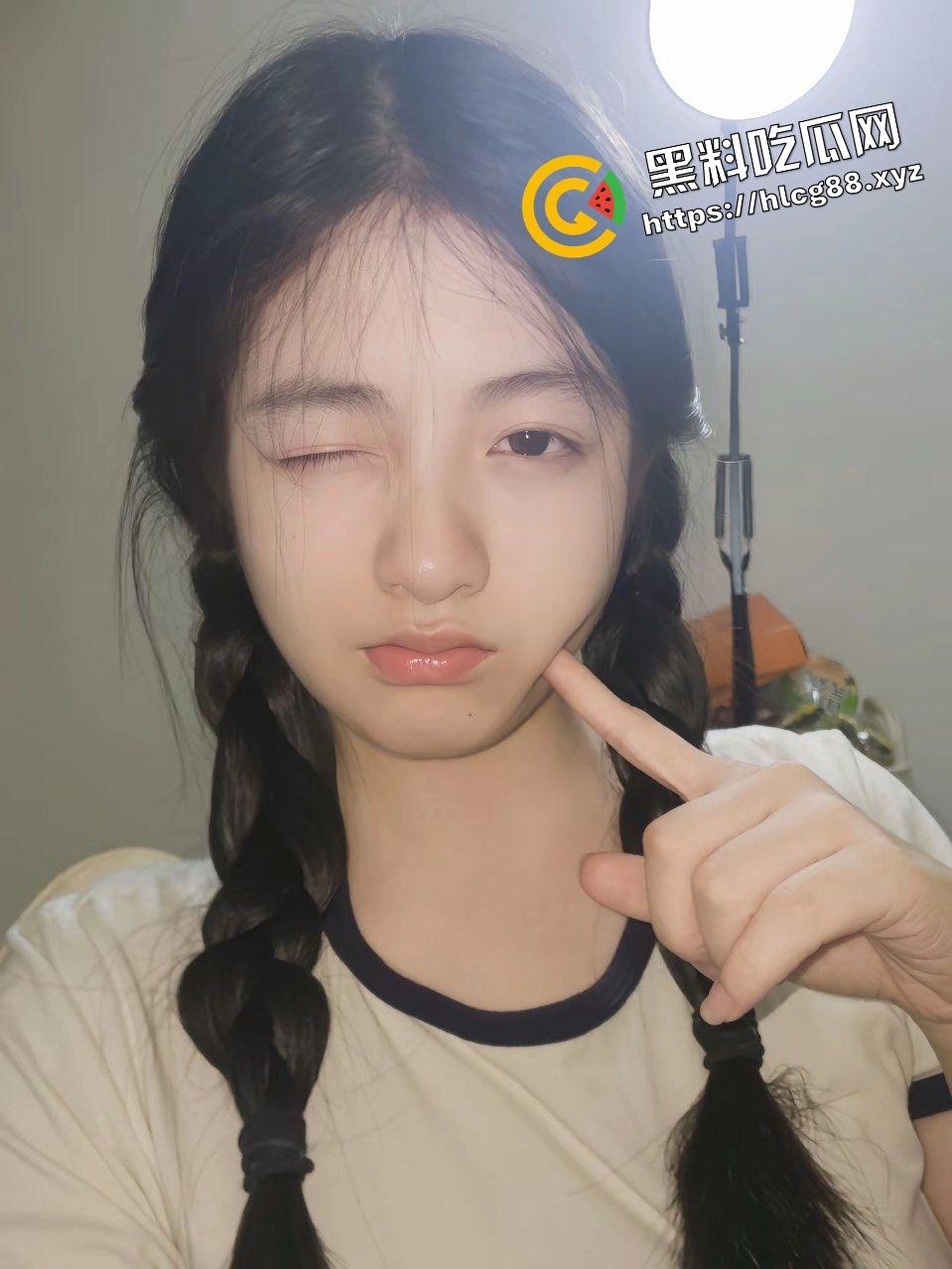 绿帽奴肾虚秒男没性能力秒射,喊上非洲黑人小伙SM爆操淫妻,自己则在一旁观赏加油助威!