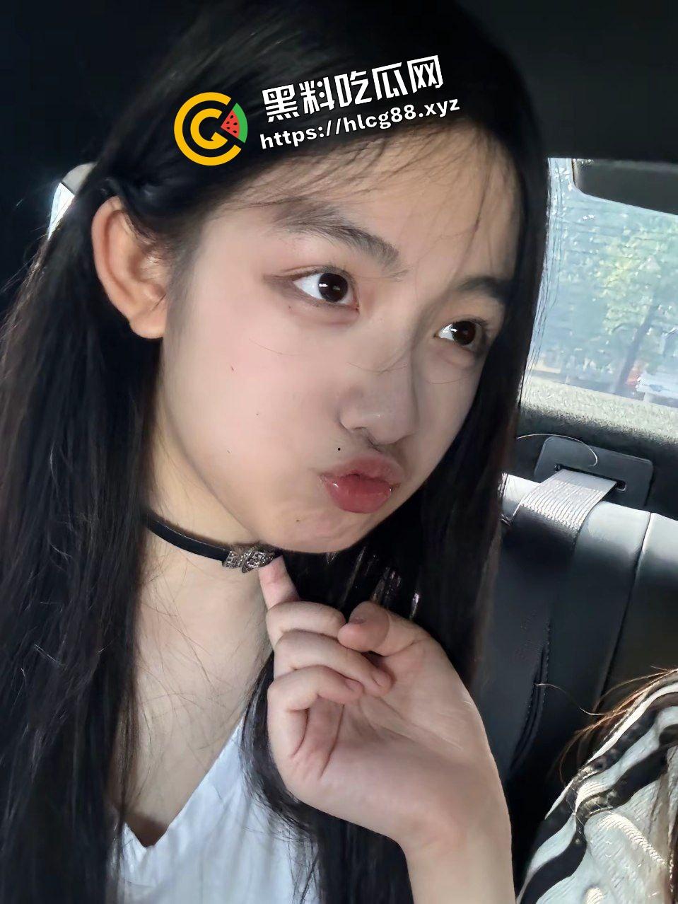 绿帽奴肾虚秒男没性能力秒射,喊上非洲黑人小伙SM爆操淫妻,自己则在一旁观赏加油助威!