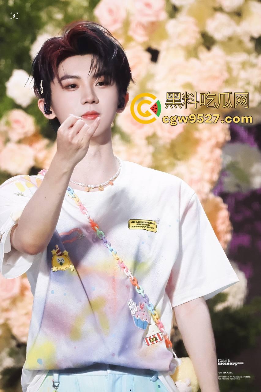 咱就是说能吃上这么极品的清纯萝莉,全靠我马嘉祺哥哥!个人骚舞把迷妹性欲都勾出来了,得不到哥哥就随便找个屌!