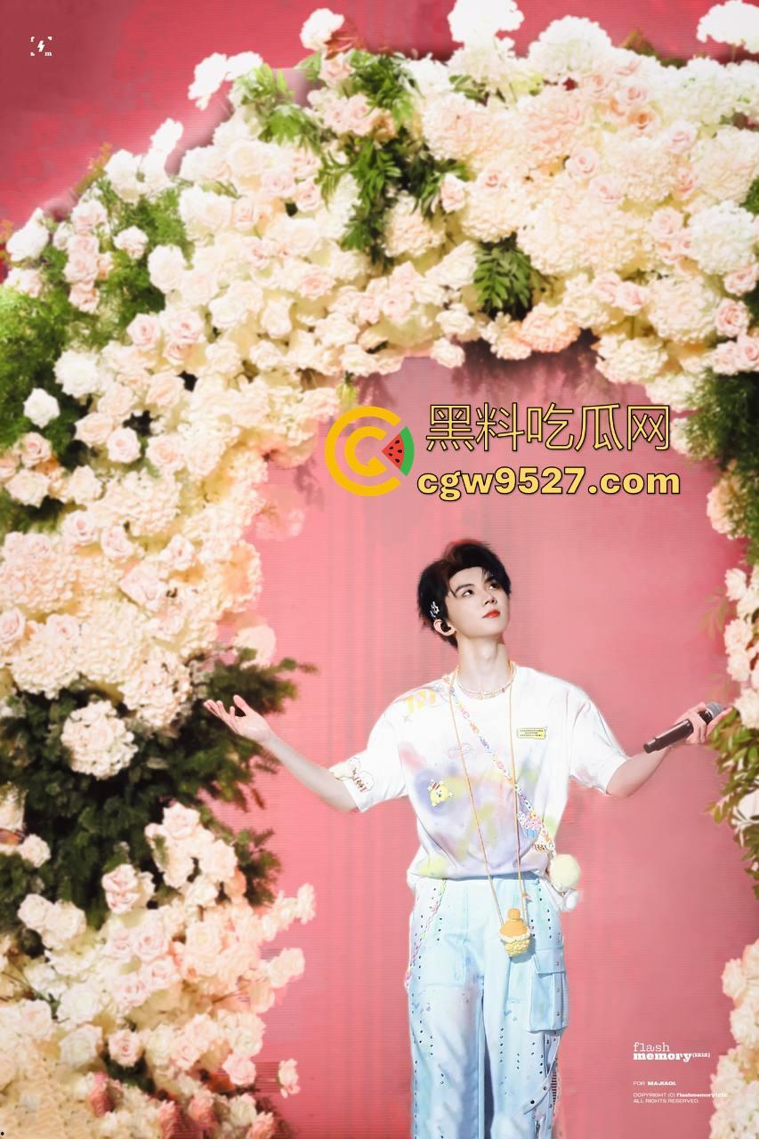 咱就是说能吃上这么极品的清纯萝莉,全靠我马嘉祺哥哥!个人骚舞把迷妹性欲都勾出来了,得不到哥哥就随便找个屌!