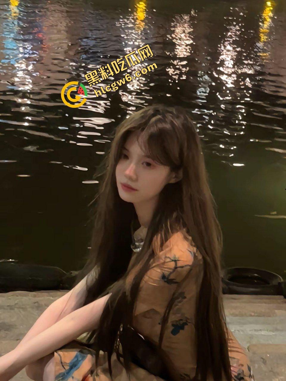 云南经贸外事大专反差旗袍学生妹『林静漪』约炮金主大哥 旗袍制服调情上位榨精性爱 原创独家流出!