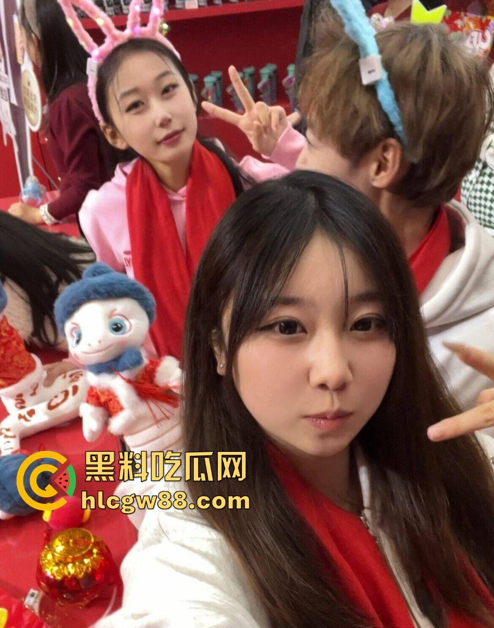 辽宁传媒播音系【关雯璐】清纯播音妹变大烧包母狗,酒吧乱搞潮喷高潮脸,绿帽男投稿视频求爆射!