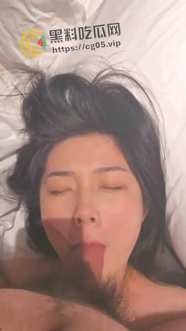 江西反差婊!结婚之前和其他男人打炮被发现 狠狠吸允别人大鸡巴的女人明天是自己的新娘 天价彩礼买只鸡