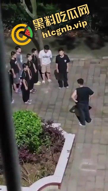 河南武校凌晨体罚学生引发热议!网友直呼太过分