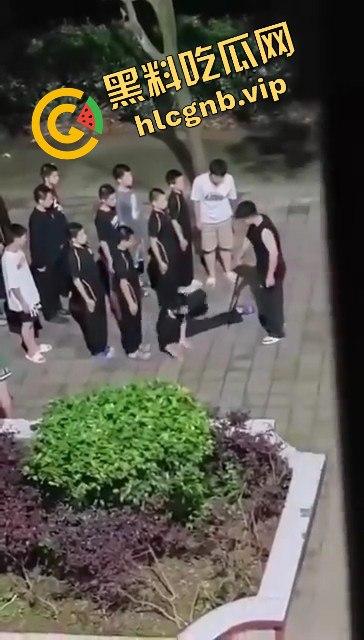 河南武校凌晨体罚学生引发热议!网友直呼太过分