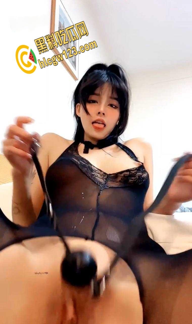 高颜值主播自慰抠逼,连体黑丝口球唾液拉丝,爆插喷水这不等着欠操吗!