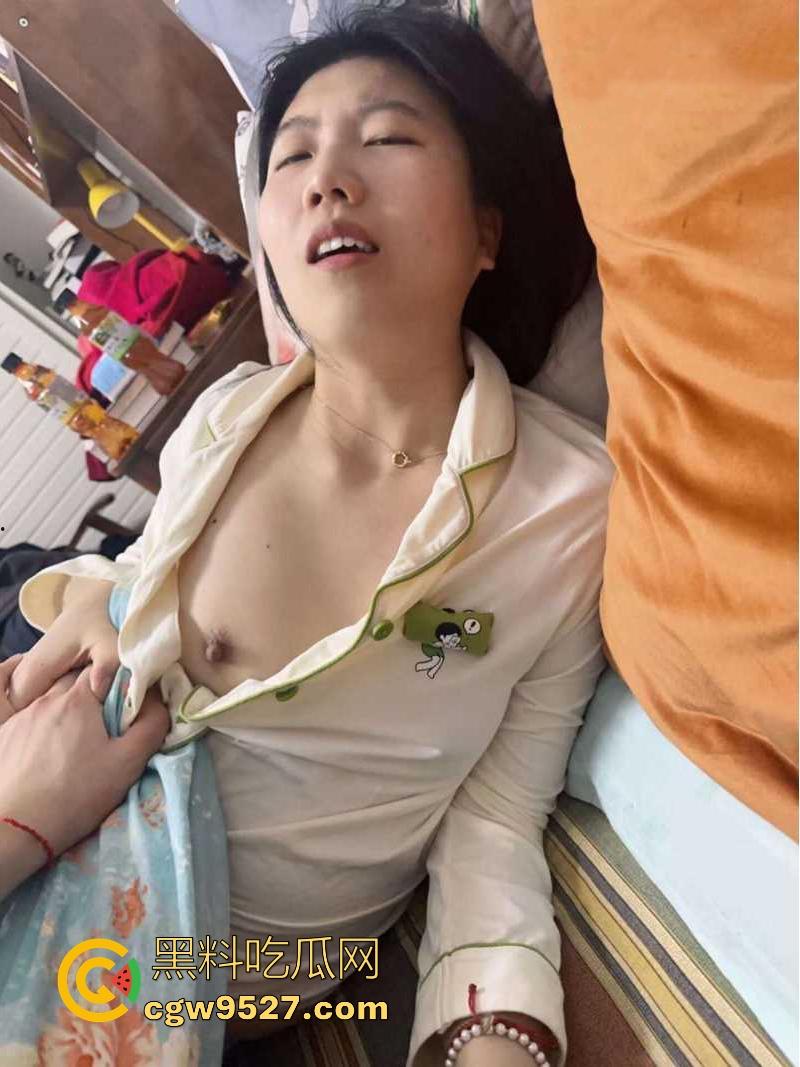 广东潮汕美艳少妇【林奢怡】性爱私拍曝光,表面端庄贤淑,私下却是偷情的反差婊,身材火辣诱人至极!