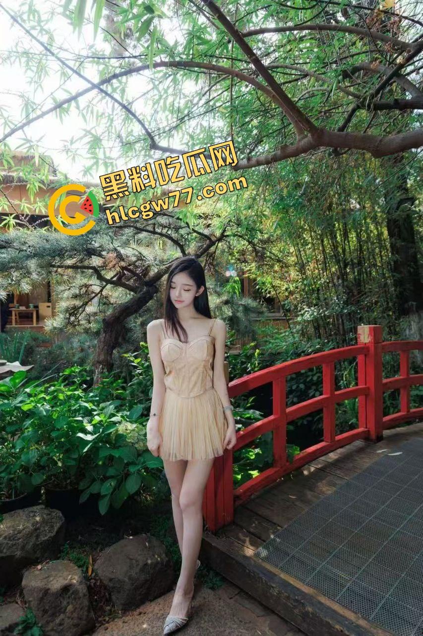 高颜值淫荡母狗【 myamira】 美乳肥臀白虎尤物 超大道具自慰插穴 逼肉拉扯淫液四溢