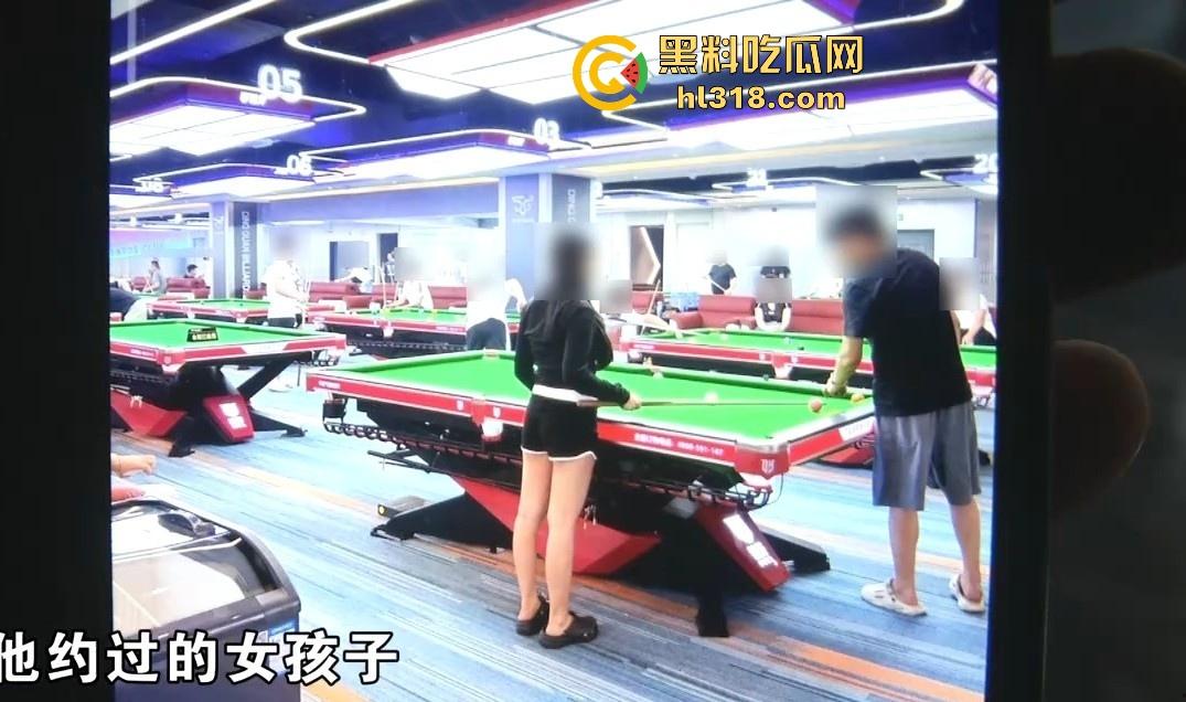 小哥网上想约炮台球助教,想摸人家的丝袜美腿,不料线下被坑5000多,还给打了一顿,真是陪了夫人又折兵!