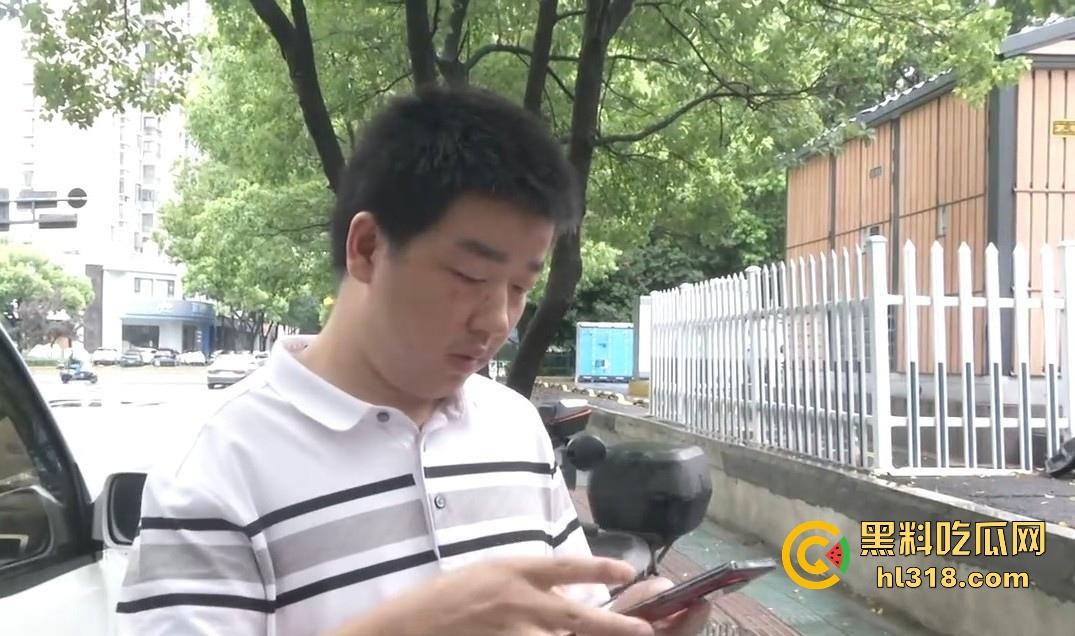 小哥网上想约炮台球助教,想摸人家的丝袜美腿,不料线下被坑5000多,还给打了一顿,真是陪了夫人又折兵!