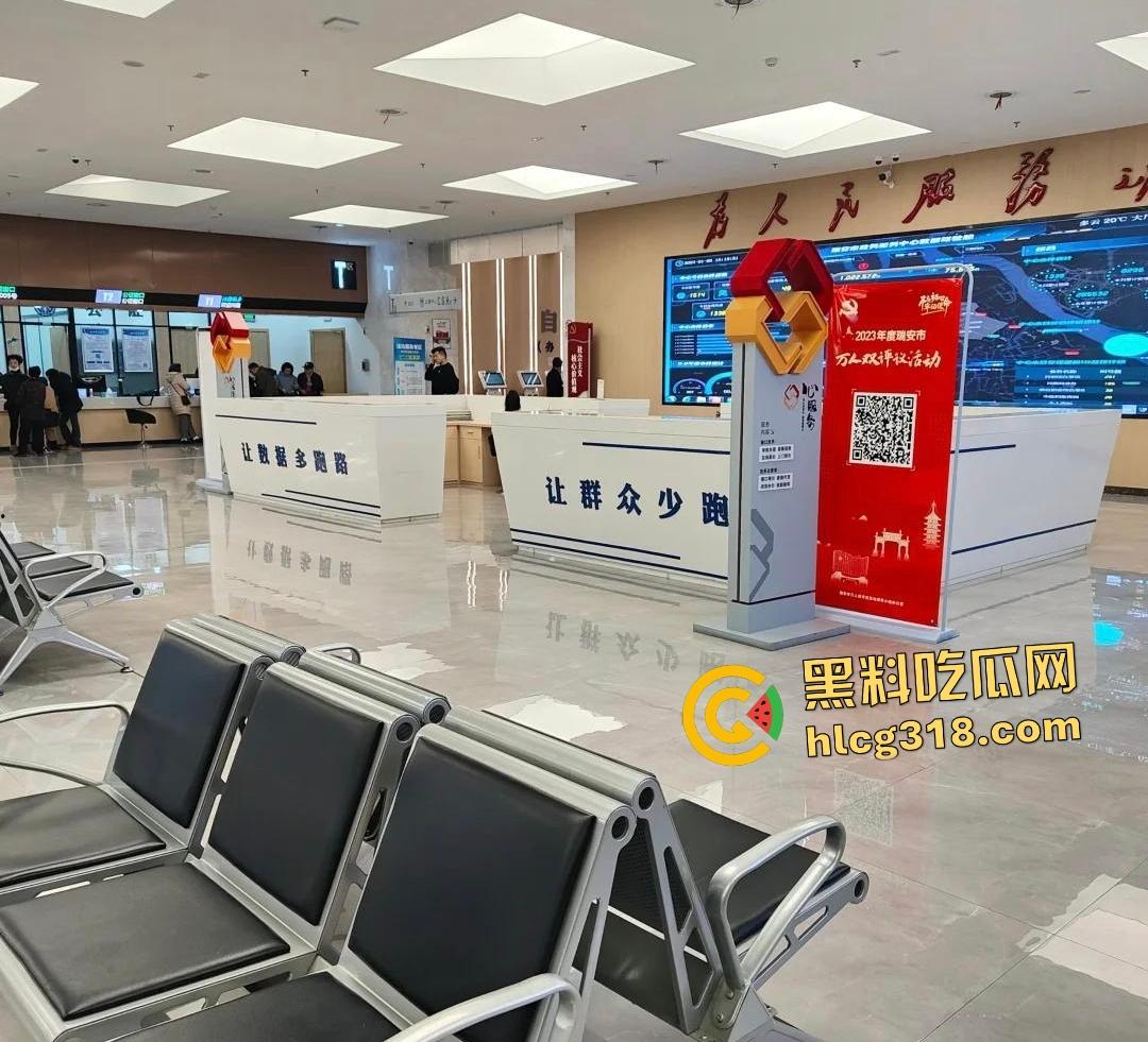 温州瑞安市政府服务中心自焚惨剧!男子因拆迁补偿不公绝望点火,保安狂灭火最后救出一具干尸!