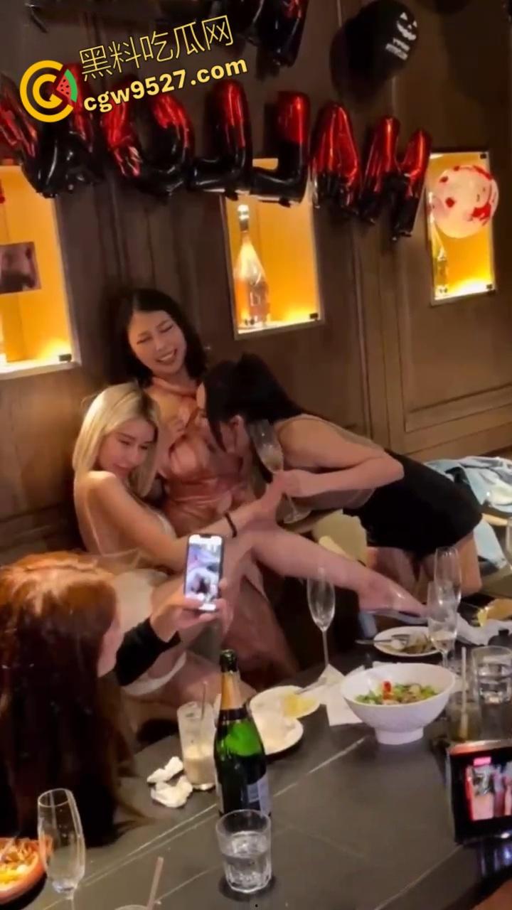 顶级富人圈泄密,上海顶级会所名媛盛宴,各种御姐尽情挑选,嗨完直接带性感尤物回酒店激情啪啪 !