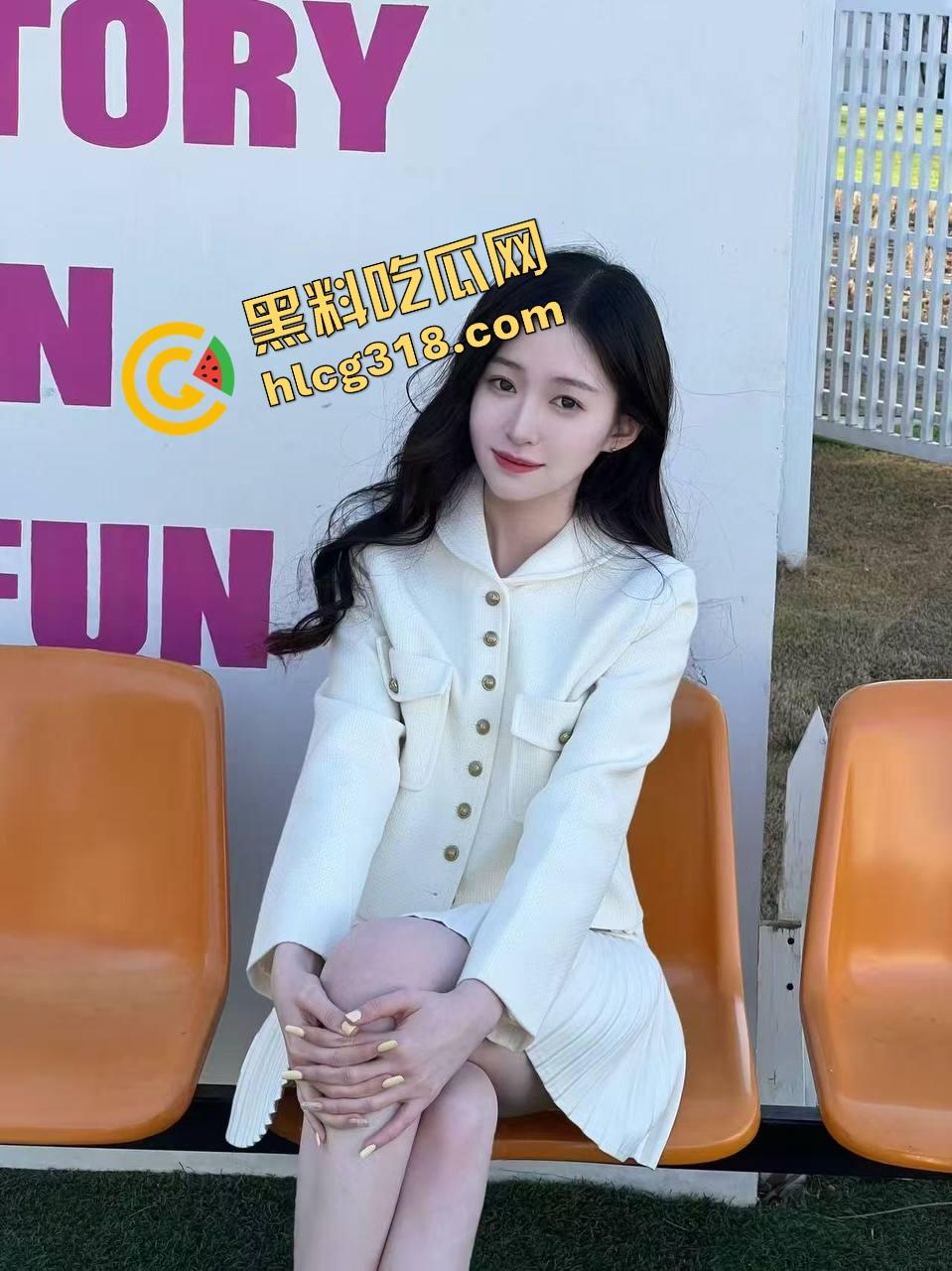 少年志不在诗酒田,而在小母狗的奶与臀,鸿鹄不必远志,舔硬之后自己坐上来骑,操翻眼前这骚狗才是正道!