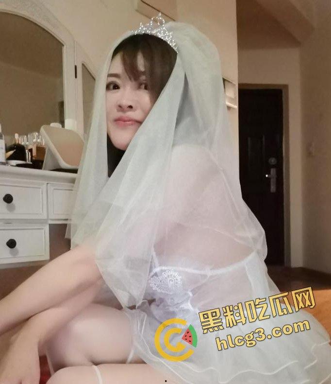 成都上岸美女骚鸡『丘丘』私密视频外泄！丰乳肥臀绝美身材镜前被男友后入狂草！