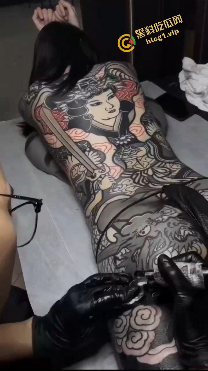 盘点各路 精神妹社会姐纹身!纹逼纹奶子 只为彰显母狗风范!