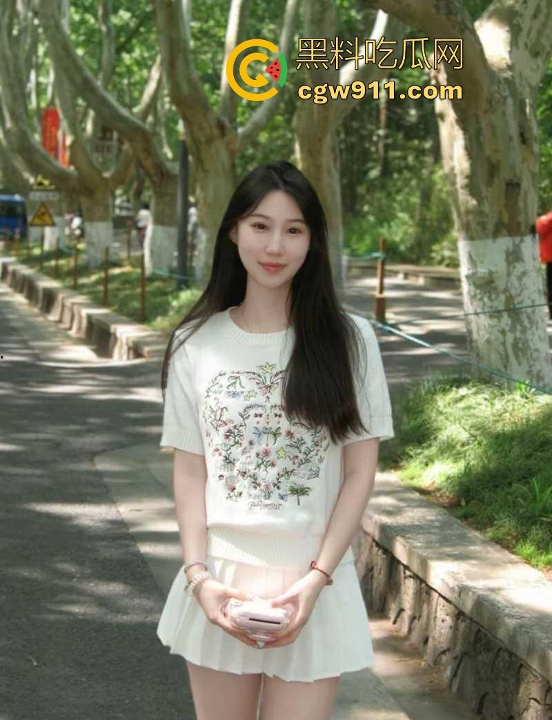 长沙理工校花【徐丽丽】约炮成瘾玩情趣调教,穿JK戴狗链被爆操颜射吞精,老淫贱了!