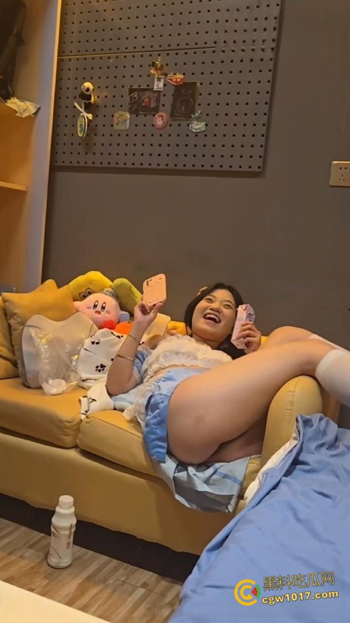 约炮大神【石先生】,约炮极品JK小萝莉,跪地口交被按头深喉,粉裙掀起美腿大开狂操,娇滴滴的呻吟超诱人!