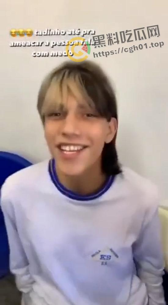 外网疯传!美国网红男娘被霸凌 带枪枪毙霸凌者 果然自由美利坚 枪战每一天