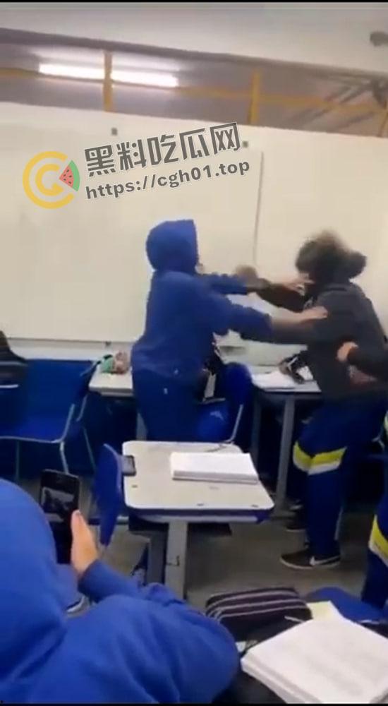 外网疯传!美国网红男娘被霸凌 带枪枪毙霸凌者 果然自由美利坚 枪战每一天