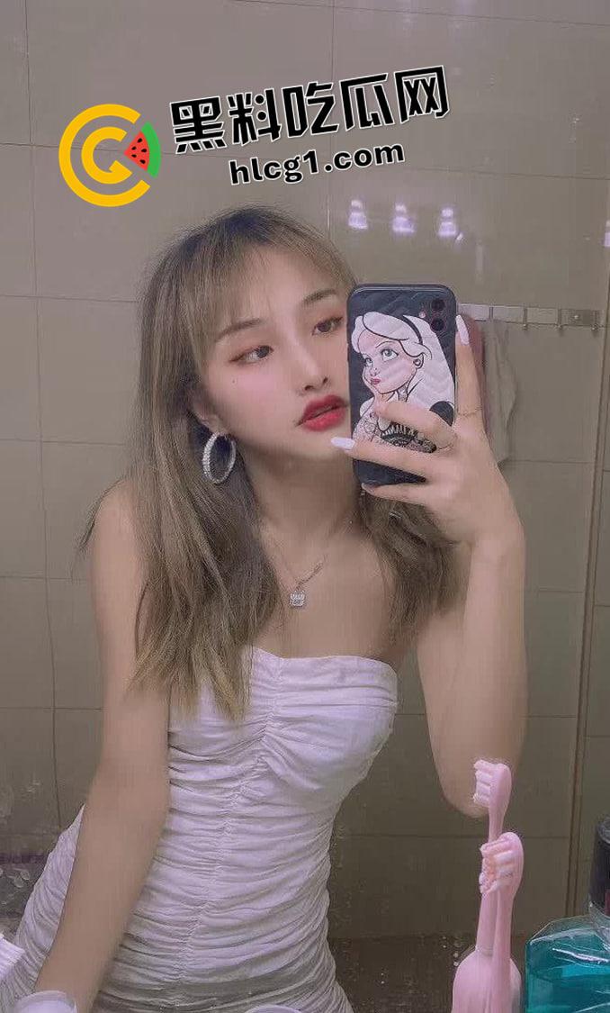 上海交通大学下海女大学生 淫纹身上纹 臭母狗本人 出租屋接待被拍视频流出