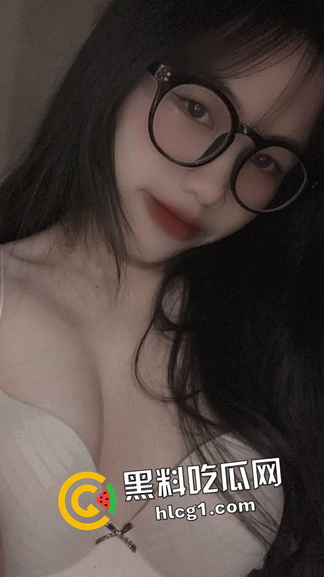 上海交通大学下海女大学生 淫纹身上纹 臭母狗本人 出租屋接待被拍视频流出