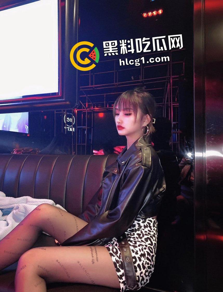 上海交通大学下海女大学生 淫纹身上纹 臭母狗本人 出租屋接待被拍视频流出