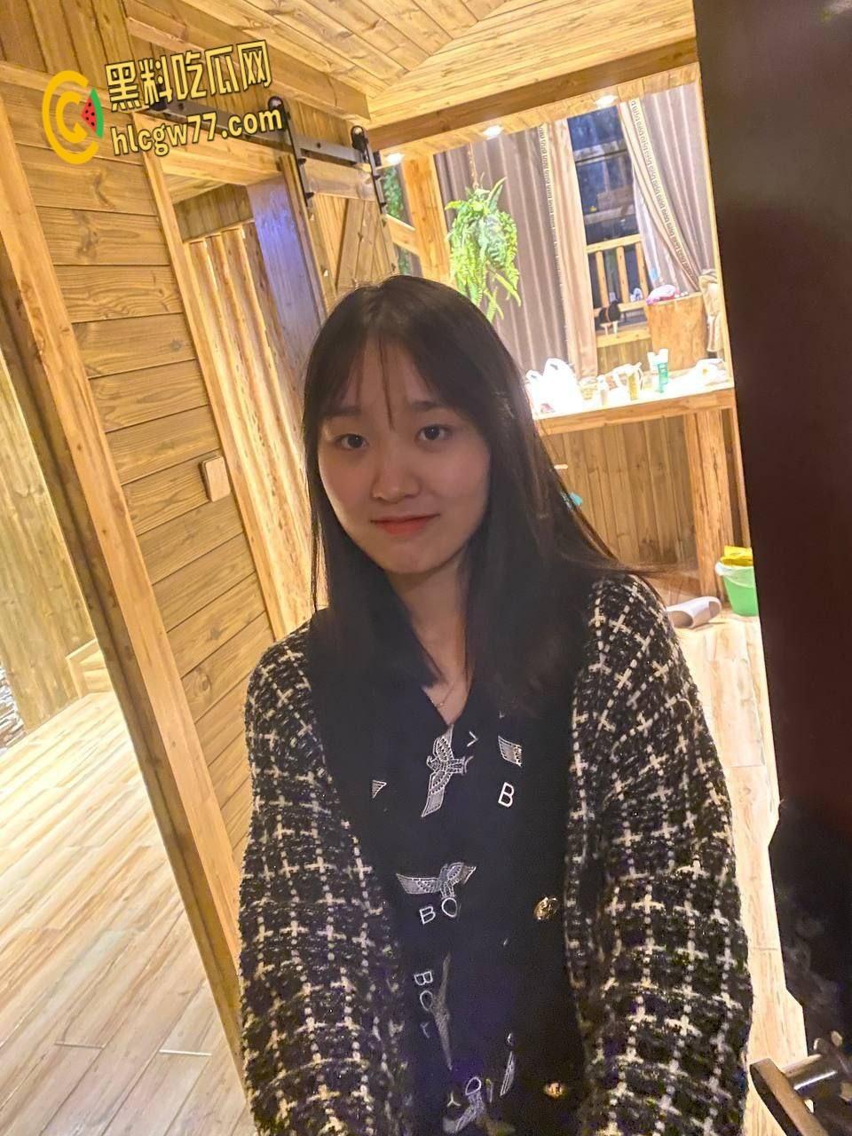 酒吧甜言约微胖小母狗,情趣女仆装下粉嫩骚穴,被猛干到浪叫爸爸不要 !