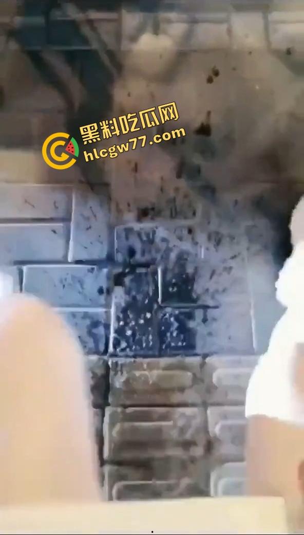 惠州【夏娜】公交站台露出,当众玩到潮喷一地水,这胆也太肥了,不怕被拖去精神病院吗?