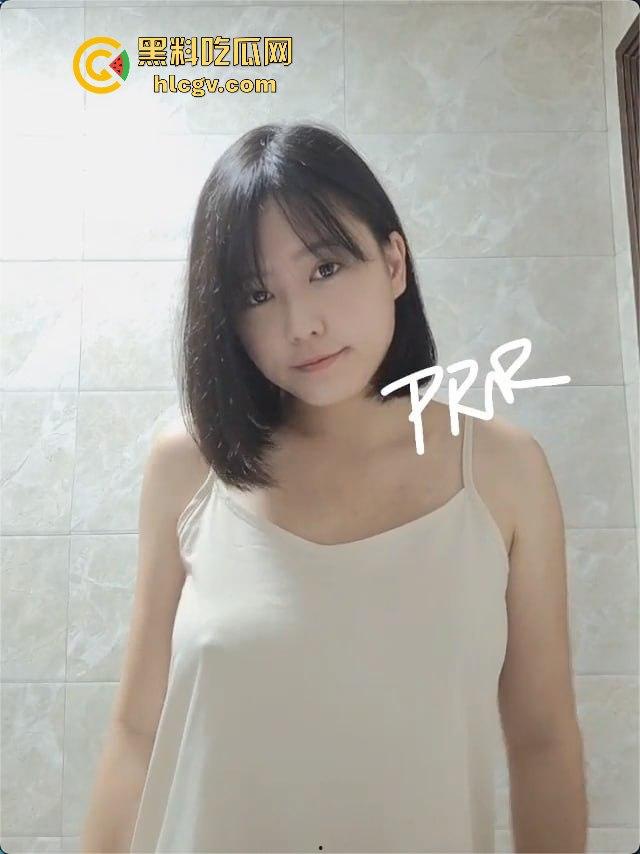 邻家女神【林琳】的清纯与性感反差美，瓜友直呼过目不忘，想要一探究竟！