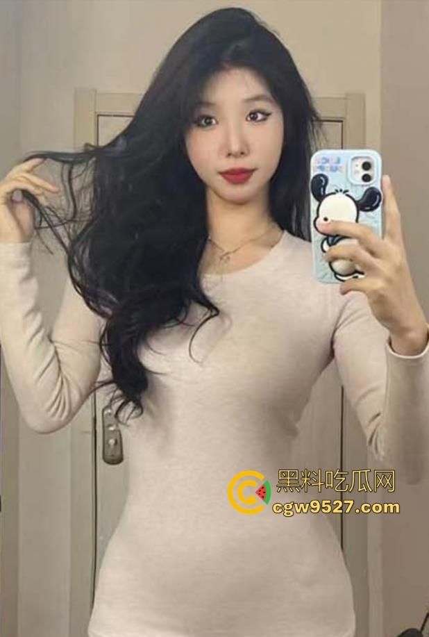 极品完美身材御姐女神，身材堪称人间极品，D杯巨乳、蜂腰翘臀，情趣自拍珍珠内裤勒逼，妥妥的撸管神器！