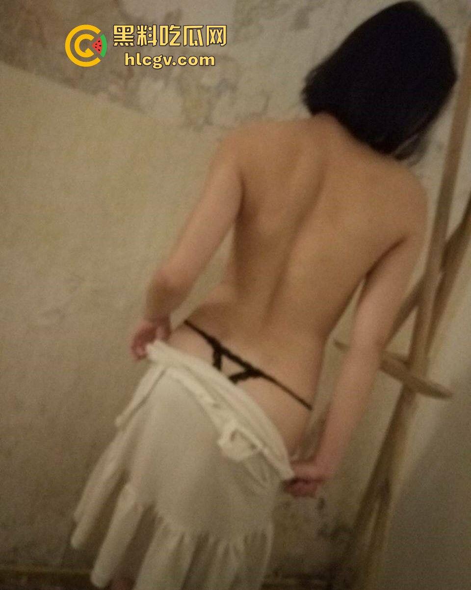 邻家女神【林琳】的清纯与性感反差美,瓜友直呼过目不忘,想要一探究竟!