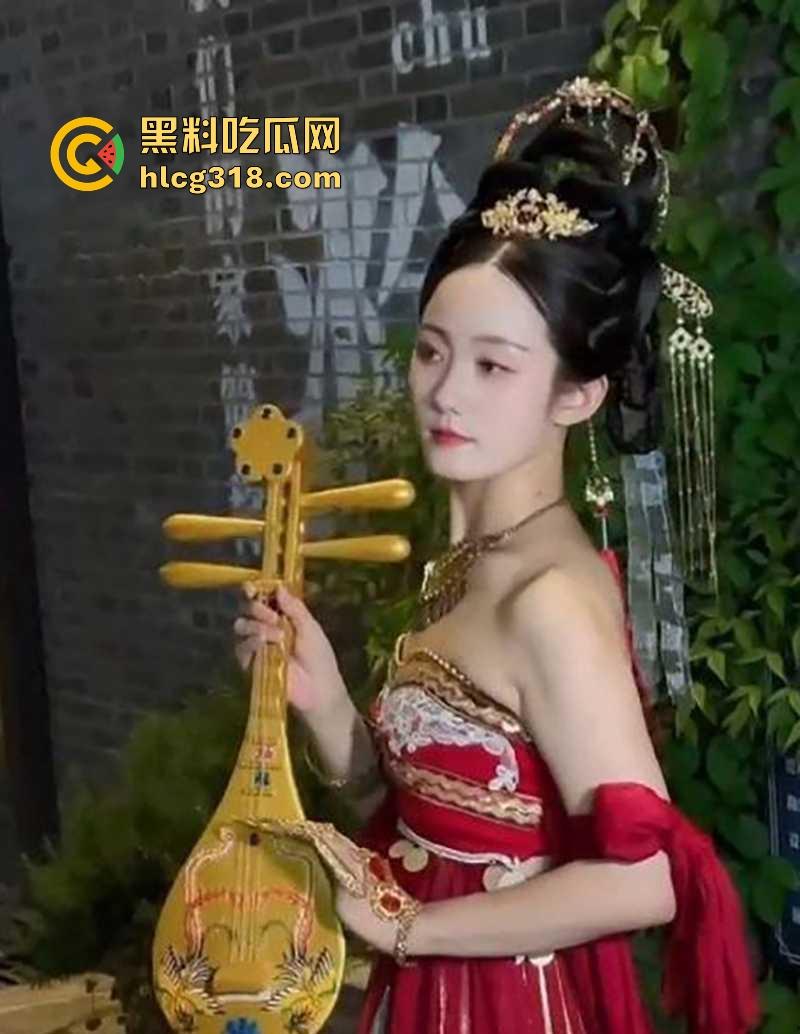 广州大学大三学姐【李慧】气质女神竟是闷骚淫娃,私下勾搭不同壮男,全程露脸各种超淫玩法层出不穷。