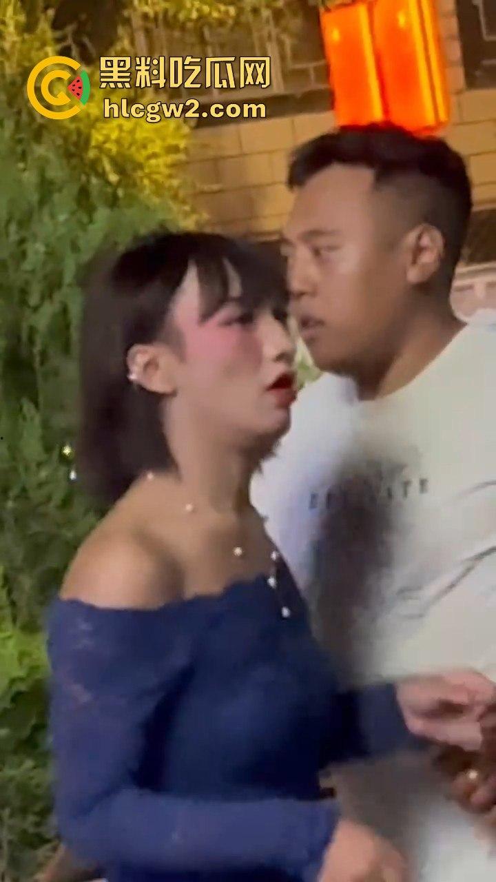精神小妹怒怼TS小姐姐 黑丝猛女爆发干架场面失控!保安连拉都拉不住,绝对劲爆现场!