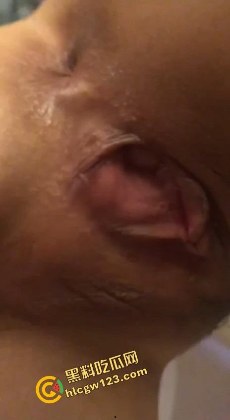 事实证明鸡巴够大,女人就是狗,佛山第一炮【宇宇桑】干疯小骚B,抽插中问她身份,她浪叫我是狗!