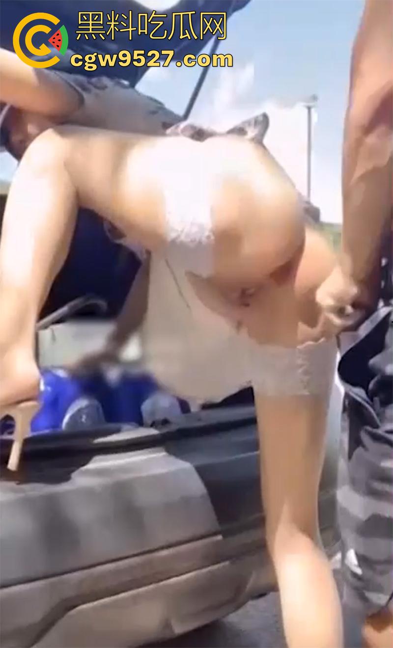 别人老婆就要站起来操,顶级人妻偷情合集,酒吧勾引先车震再户外,背着老公被调教成母狗,成为男人肉便器!