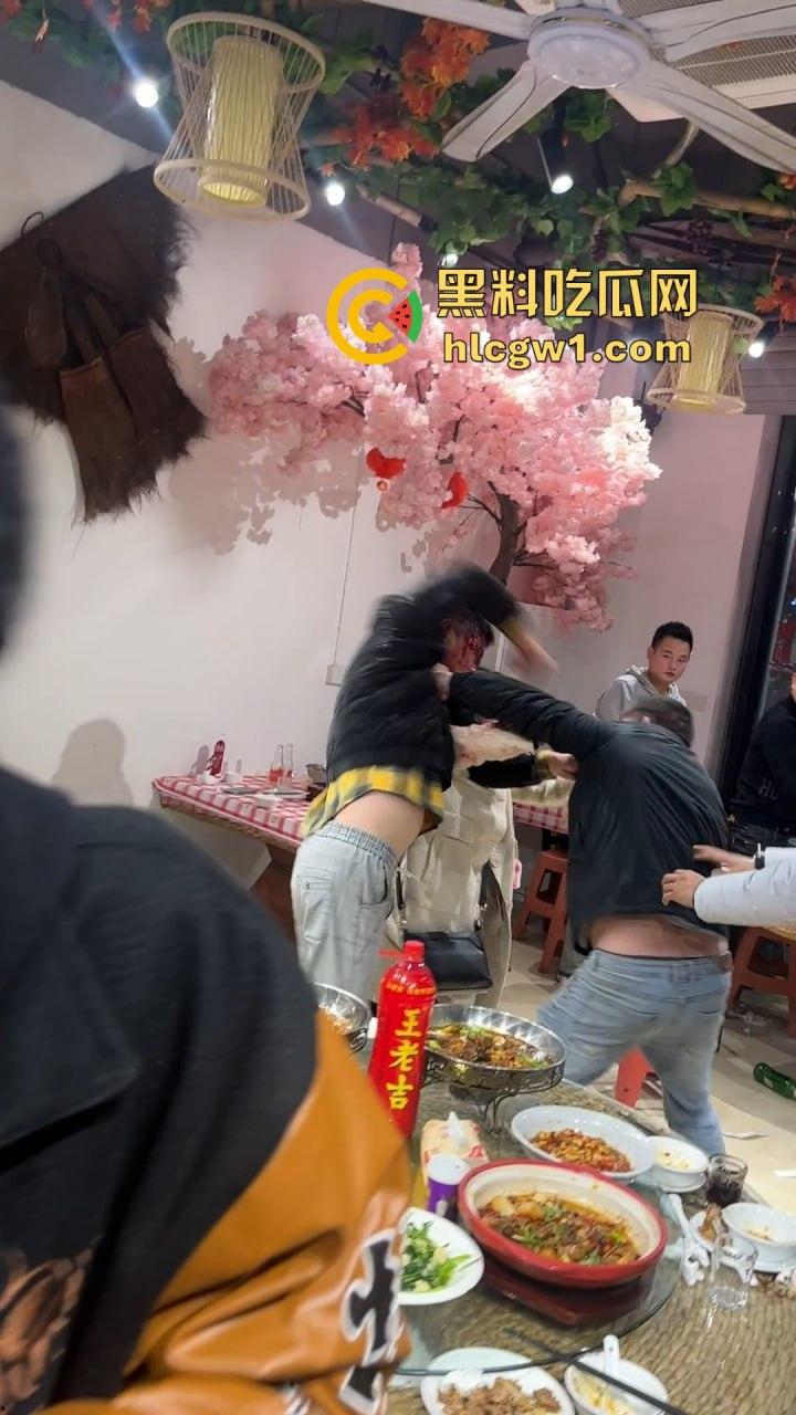 南昌辉仔与胖子大锅菜抓奸现场大打出手!头破血流,整个店的人都吃瓜,饭都吃不成!