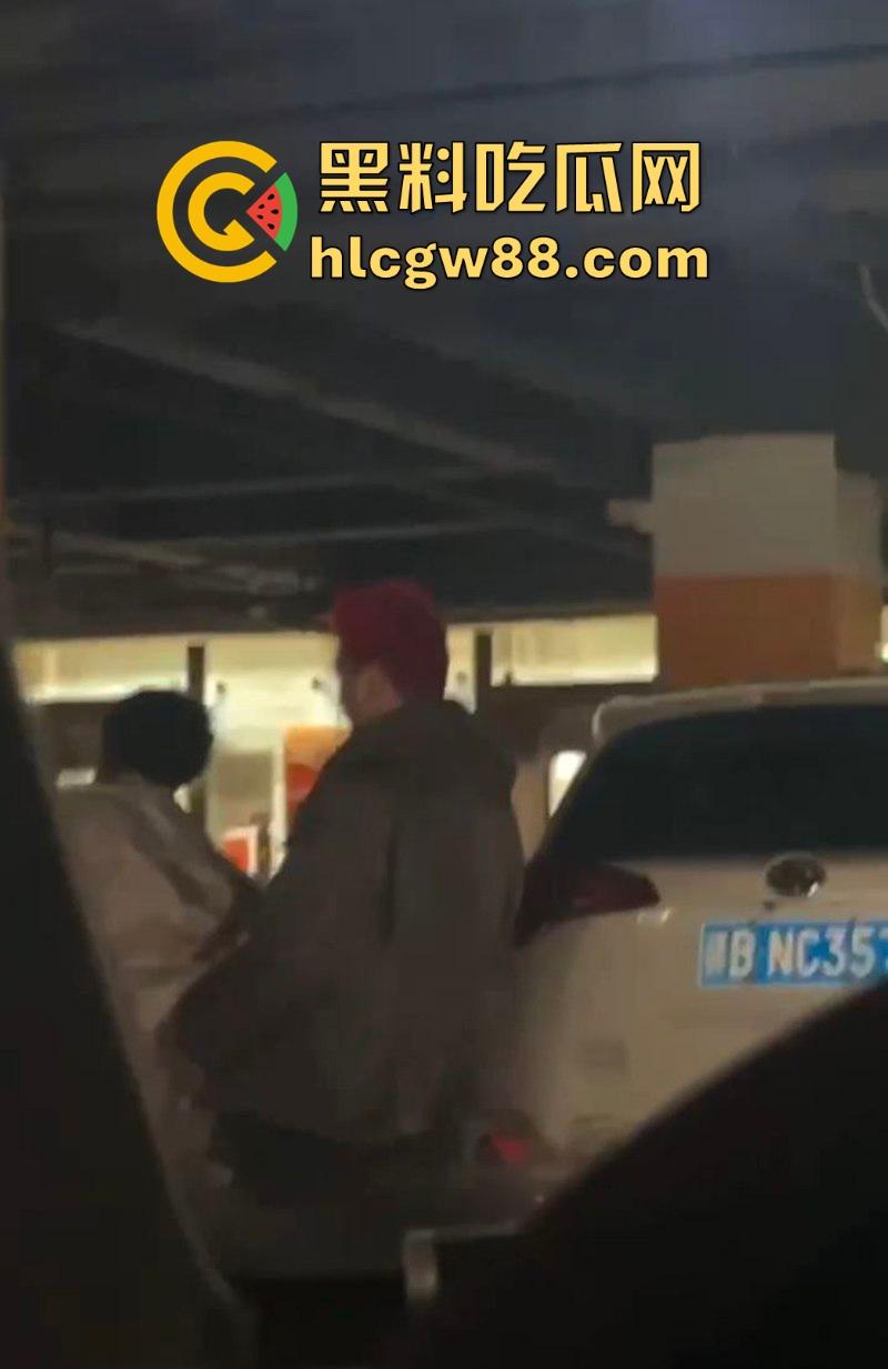 江西九江万达广场地下车库惊现激情时刻 情侣大胆挑战车库打炮,不料被偷拍 内容炸裂!