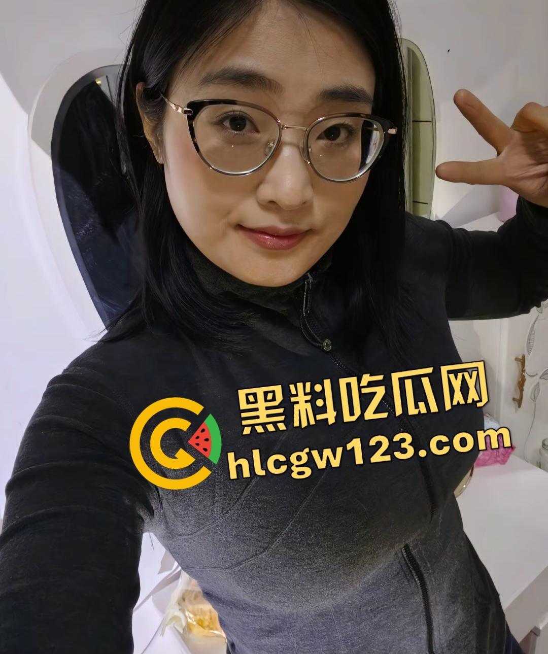 老爸去世后，红丝熟女妈妈天天被儿子爆插！第一视角后入狂干，内射后求婚骚妈！