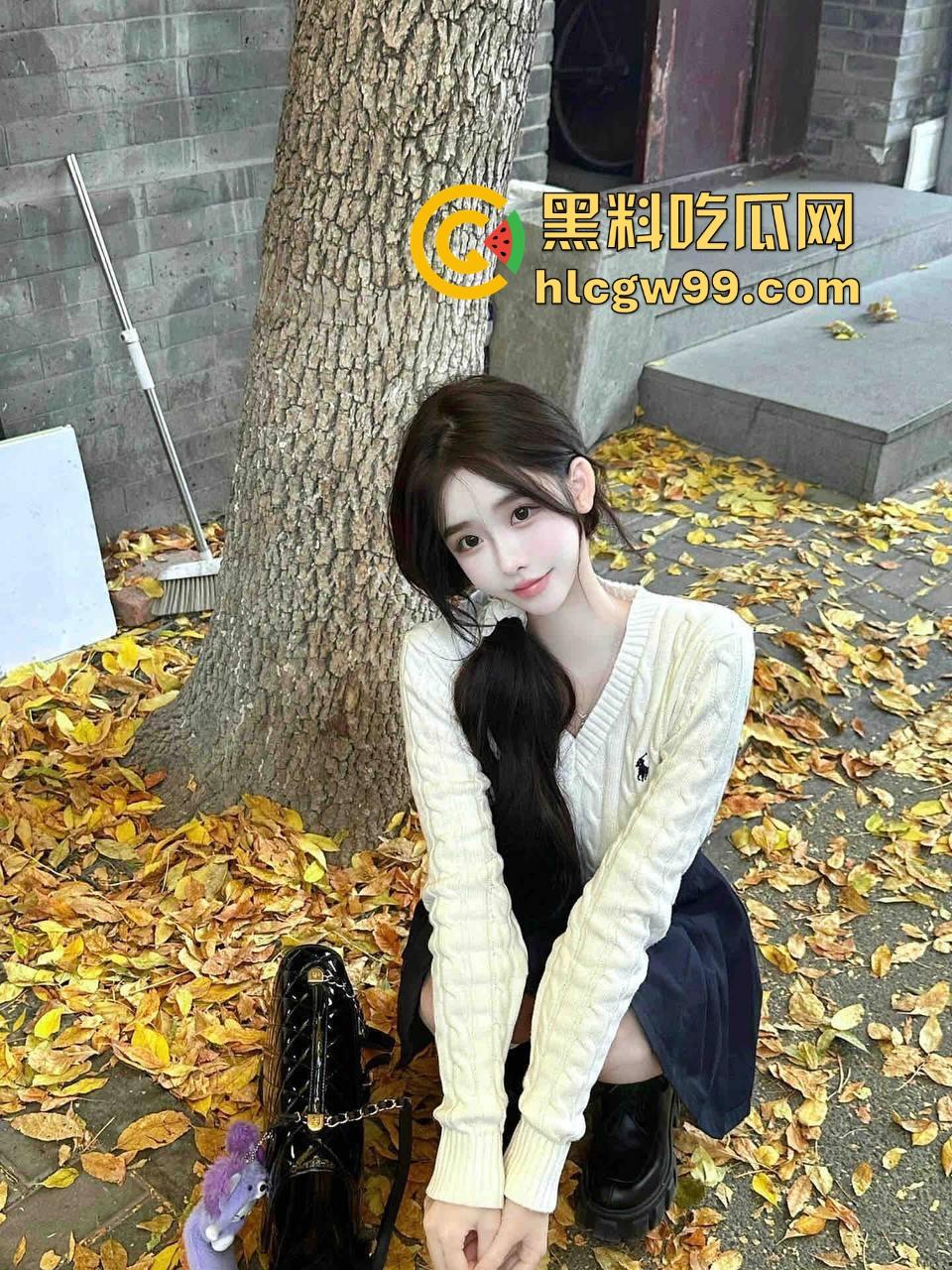 上海宏瑞基商场奈雪门口上演野战教学,小情侣裤子脱一点直接坐上去猛摇,摇摆姿势辣眼睛,刺激拉满!